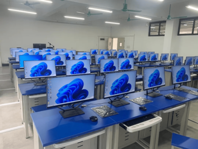 AOC一體機賦能賀州學院 構建“人工智能未來工廠”的堅實硬件基石